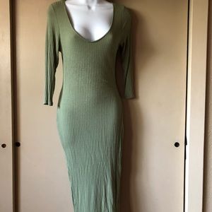Green long sleeve midi dress